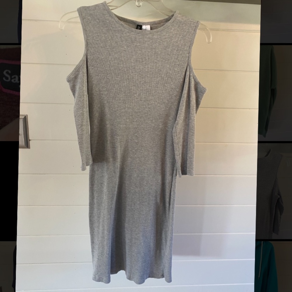 Grey fitted dress with shoulder cut outs